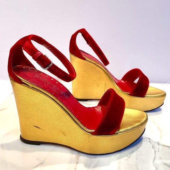 YVES SAINT ❌SOLD❌LAURENT TOM FORD 2003 CHERRY RED VELVET PLATFORM WEDGE GOLD - Picture 6 of 9